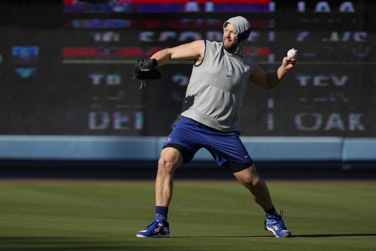 Kershaw ยังคงมีความหวังที่จะเล่นให้กับทีม Dodgers ที่มุ่งหวังเข้าร่วมการแข่งขันรอบชิงชนะเลิศ ถ้าบาดเจ็บที่เท้ายังไม่หาย